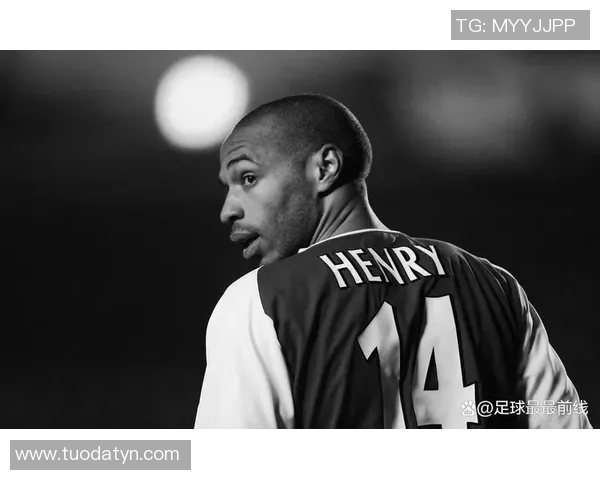 足球明星精彩瞬间高清留脚印图片展现足坛传奇风采 足球明星精彩瞬间高清留脚印图片展现足坛传奇风采