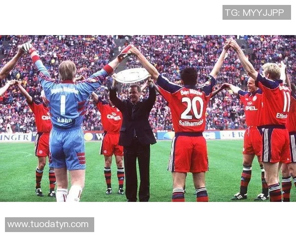 追忆足球巨星的辉煌岁月与离去时刻的感人背景音乐